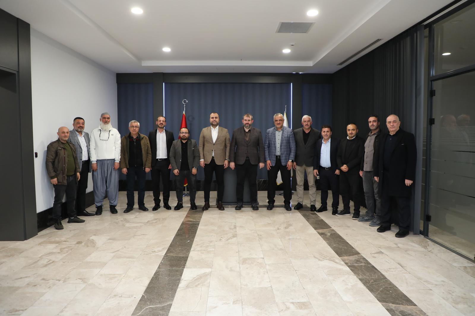 İlçe Başkanımız Sn. Devran Yalçınkaya öncülüğünde, Teşkilat Başkanımız ve Mahalle Başkanlarımızla birlikte Belediye Başkanımız Sn. Bünyamin Demir’i makamında ziyaret ettik.